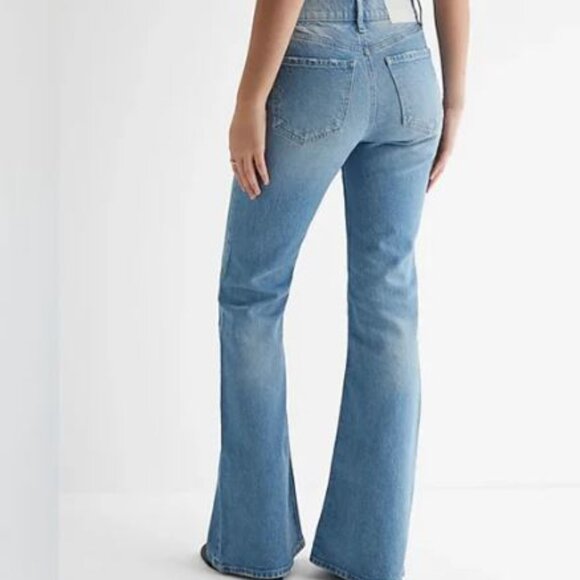 Express Mid Rise Light Wash '70s Flare Jeans NWT 8R - Picture 3 of 9